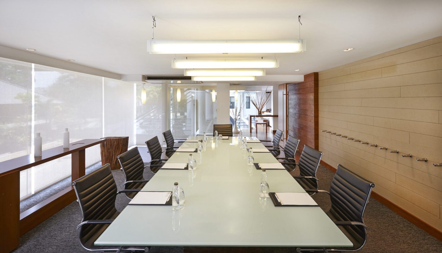 Woodlands Suites - Conference Room